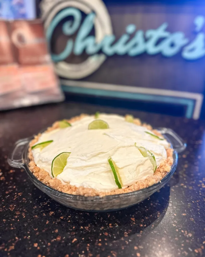 A key lime pie topped with lime slices